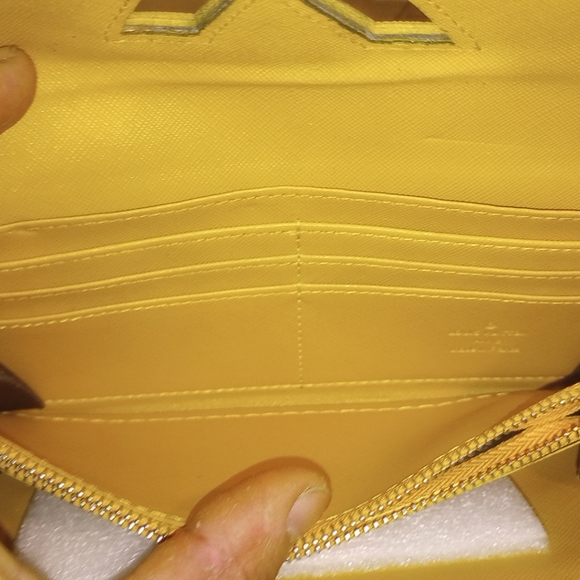 LV portefeuille Twist Epi Long Wallet - Picture 4 of 11